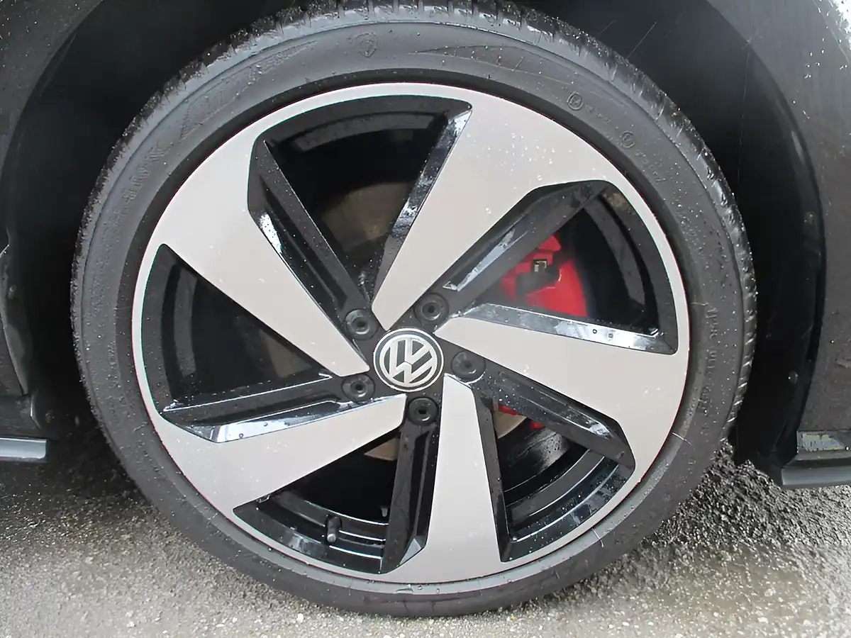Used 2017 Volkswagen Golf GTI Black - Interior and Exterior details 12