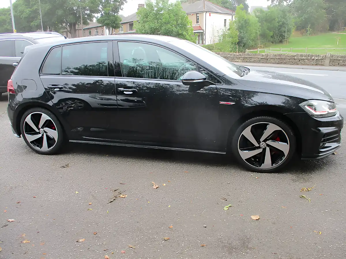 Used 2017 Volkswagen Golf GTI Black - Interior and Exterior details 4
