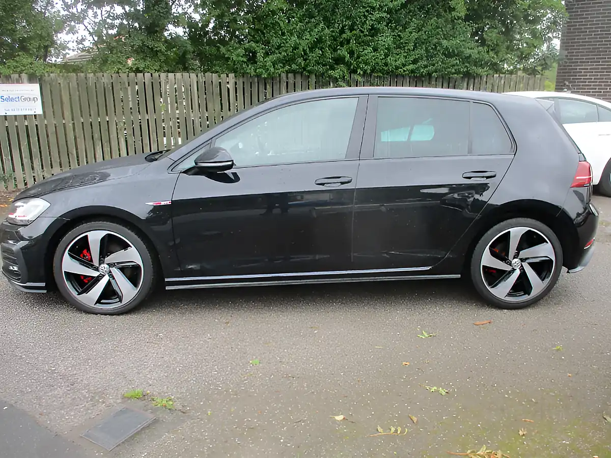 Used 2017 Volkswagen Golf GTI Black - Interior and Exterior details 8