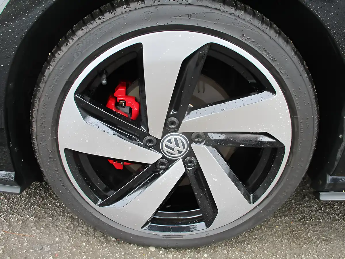 Used 2017 Volkswagen Golf GTI Black - Interior and Exterior details 9
