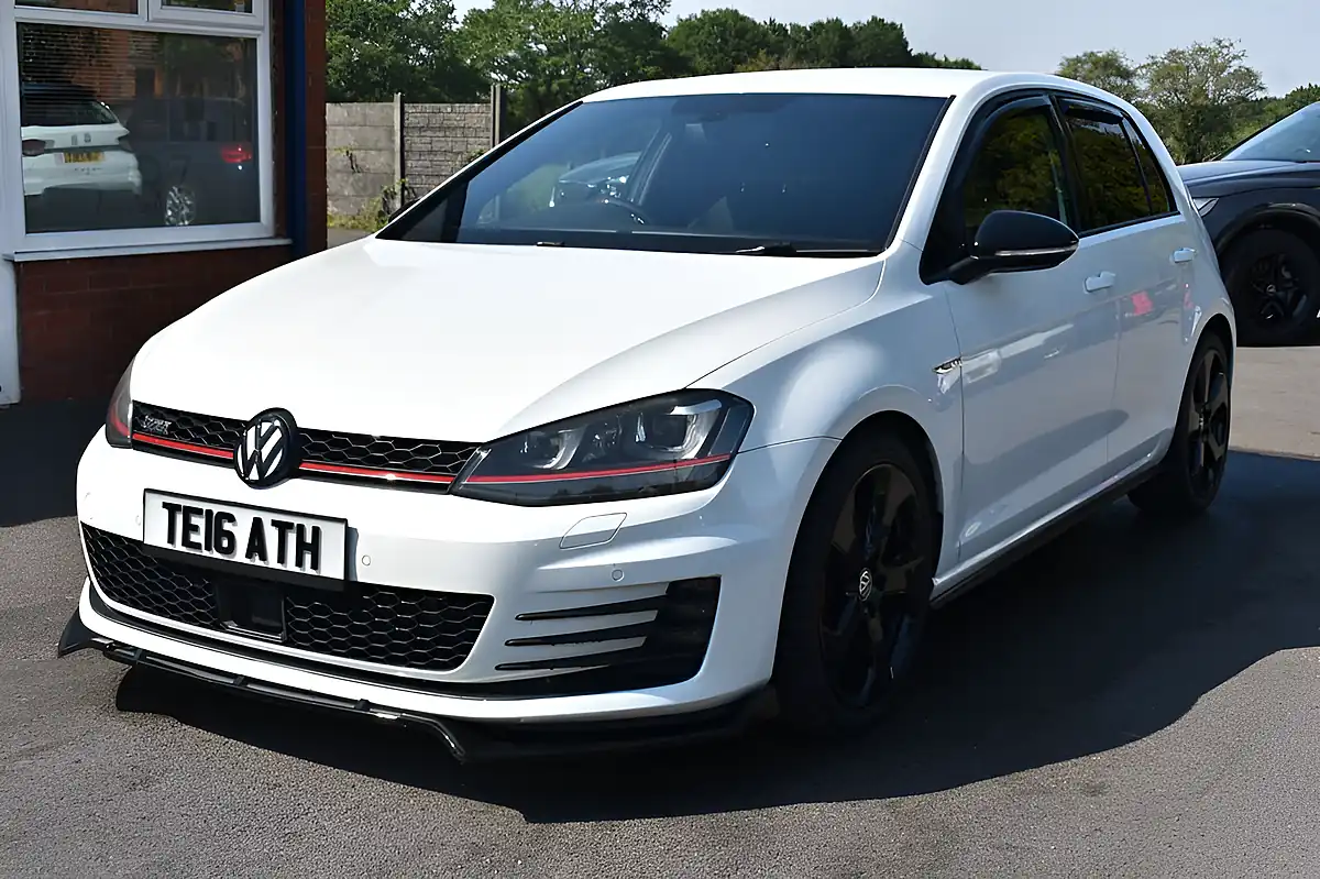 Used 2017 Volkswagen Golf GTI Bluemotion Tech White - Front View