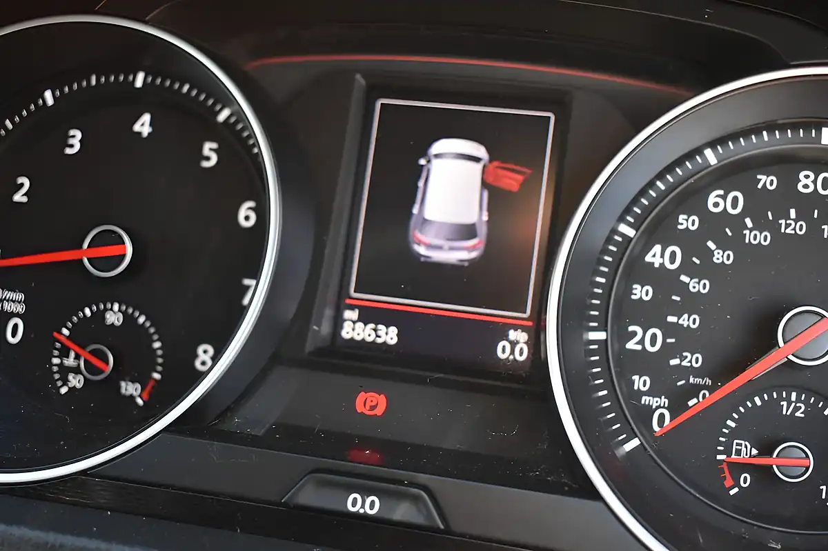 Used 2017 Volkswagen Golf GTI Bluemotion Tech White - Interior and Exterior details 15