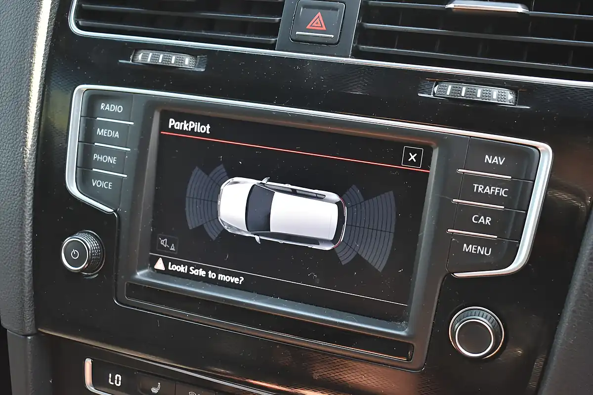 Used 2017 Volkswagen Golf GTI Bluemotion Tech White - Interior and Exterior details 16