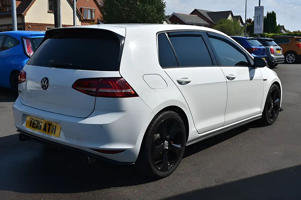 Used 2017 Volkswagen Golf GTI Bluemotion Tech White - Interior and Exterior details 4