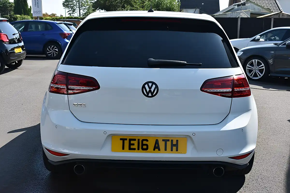 Used 2017 Volkswagen Golf GTI Bluemotion Tech White - Interior and Exterior details 5