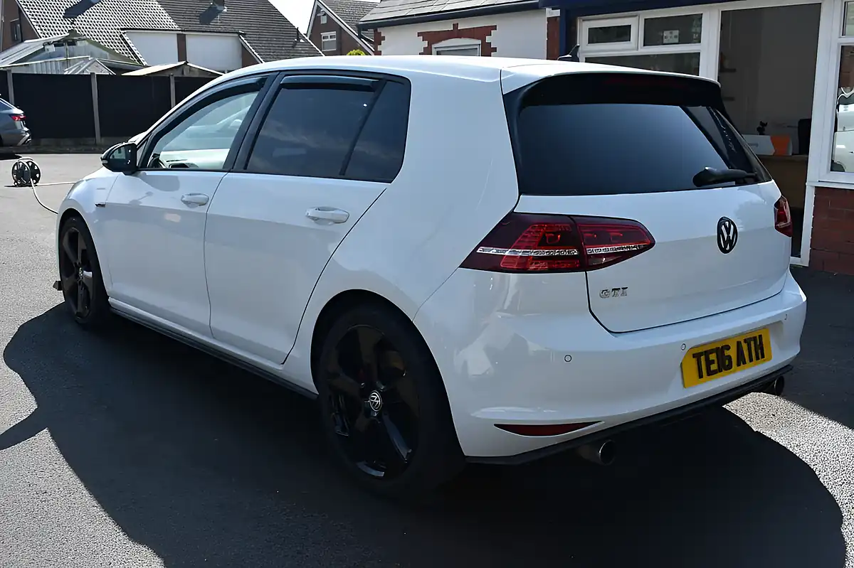 Used 2017 Volkswagen Golf GTI Bluemotion Tech White - Interior and Exterior details 6