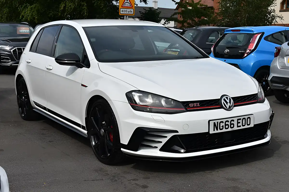 Used 2017 Volkswagen Golf GTI Clubsport 40 White - Front View