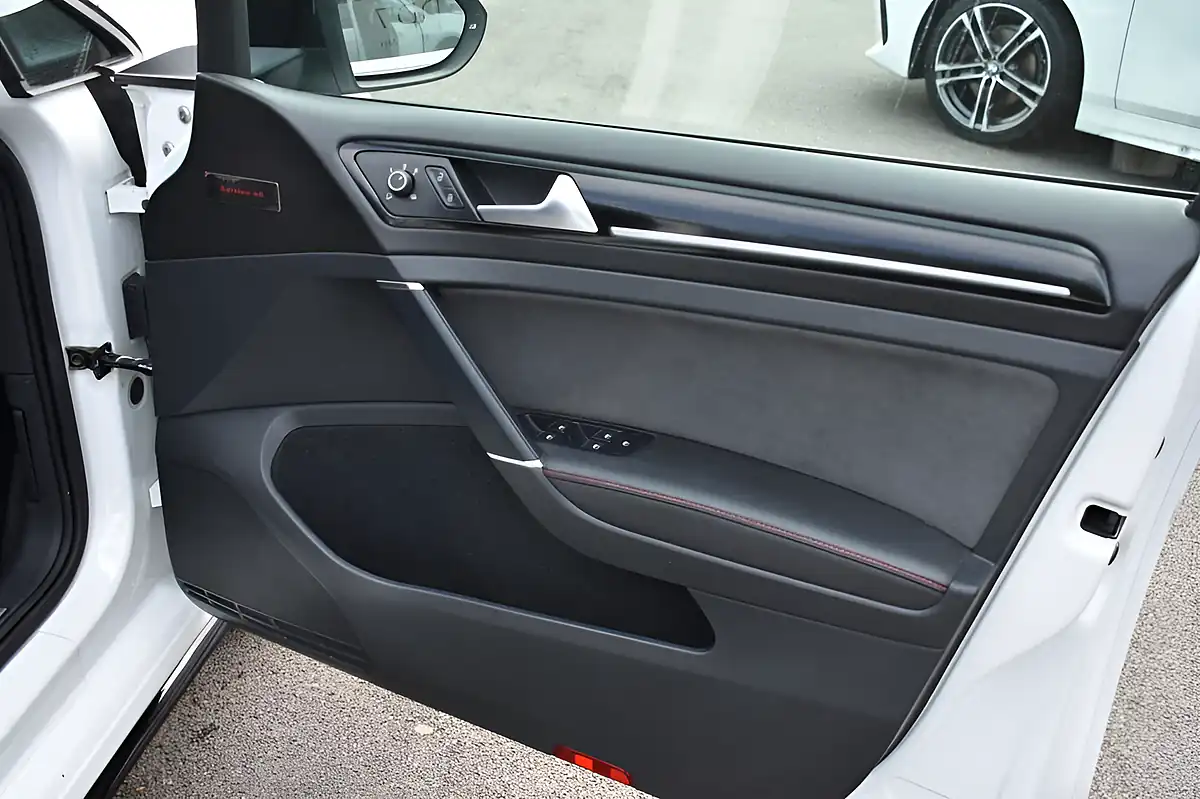 Used 2017 Volkswagen Golf GTI Clubsport 40 White - Interior and Exterior details 15