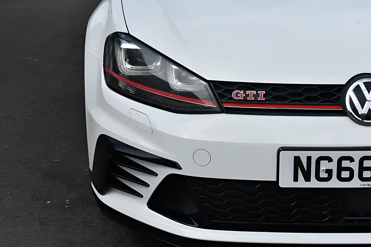 Used 2017 Volkswagen Golf GTI Clubsport 40 White - Interior and Exterior details 7