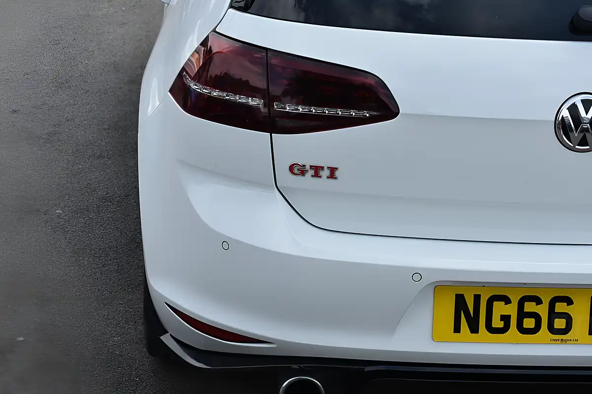 Used 2017 Volkswagen Golf GTI Clubsport 40 White - Interior and Exterior details 9