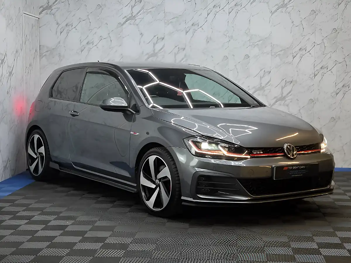 Used 2017 Volkswagen Golf GTI Grey - Front View
