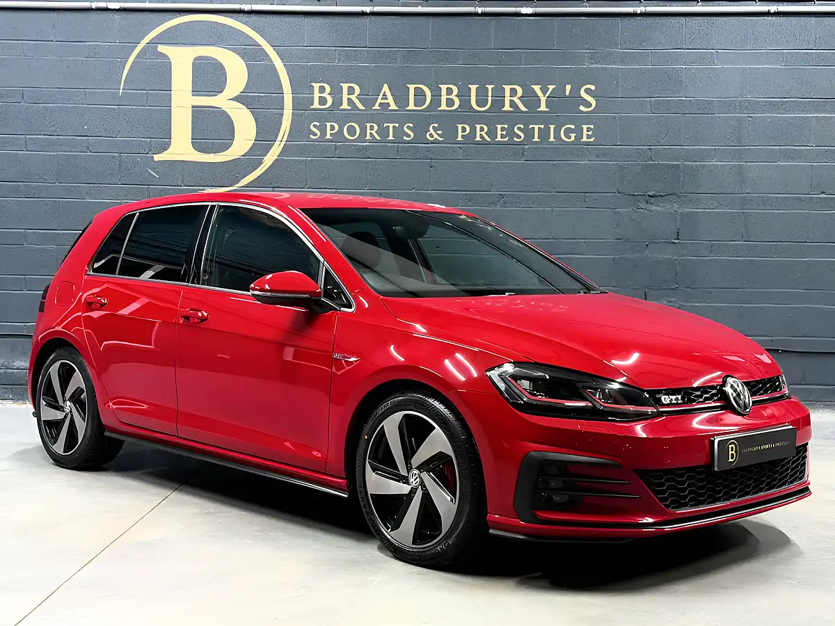 Used 2017 Volkswagen Golf GTI Red - Front View