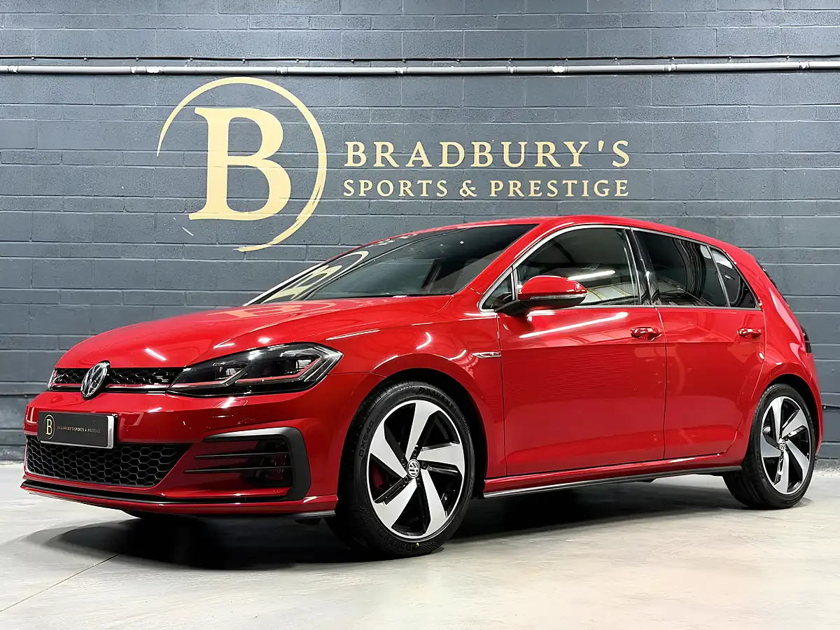 Used 2017 Volkswagen Golf GTI Red - Interior and Exterior details 3