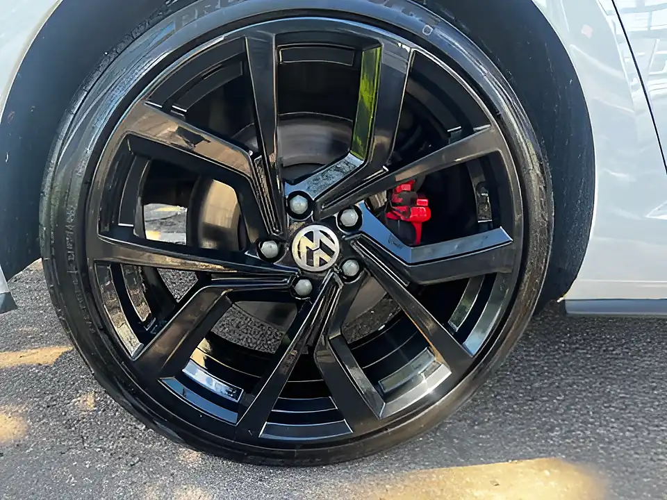 Used 2017 Volkswagen Golf GTI White - Interior and Exterior details 9