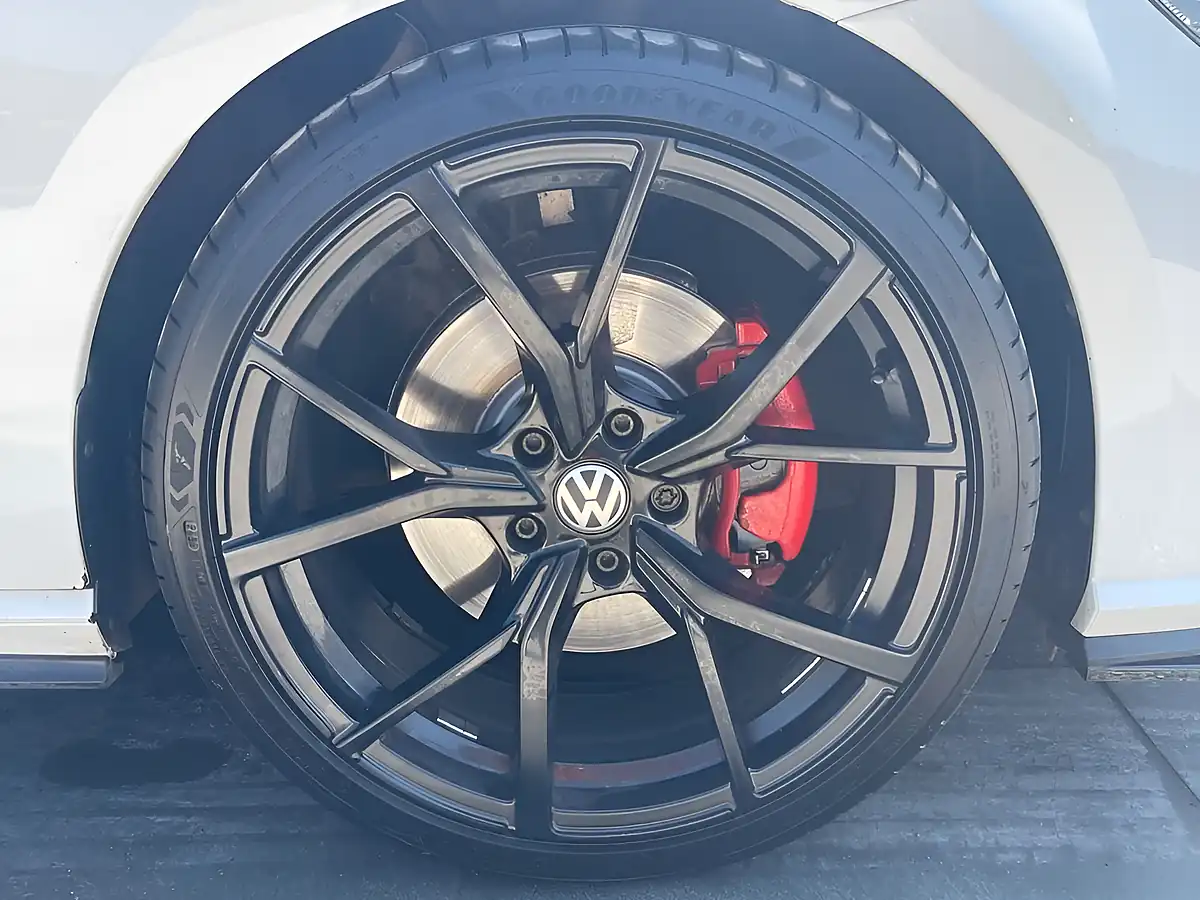 Used 2017 Volkswagen Golf GTI White - Interior and Exterior details 10