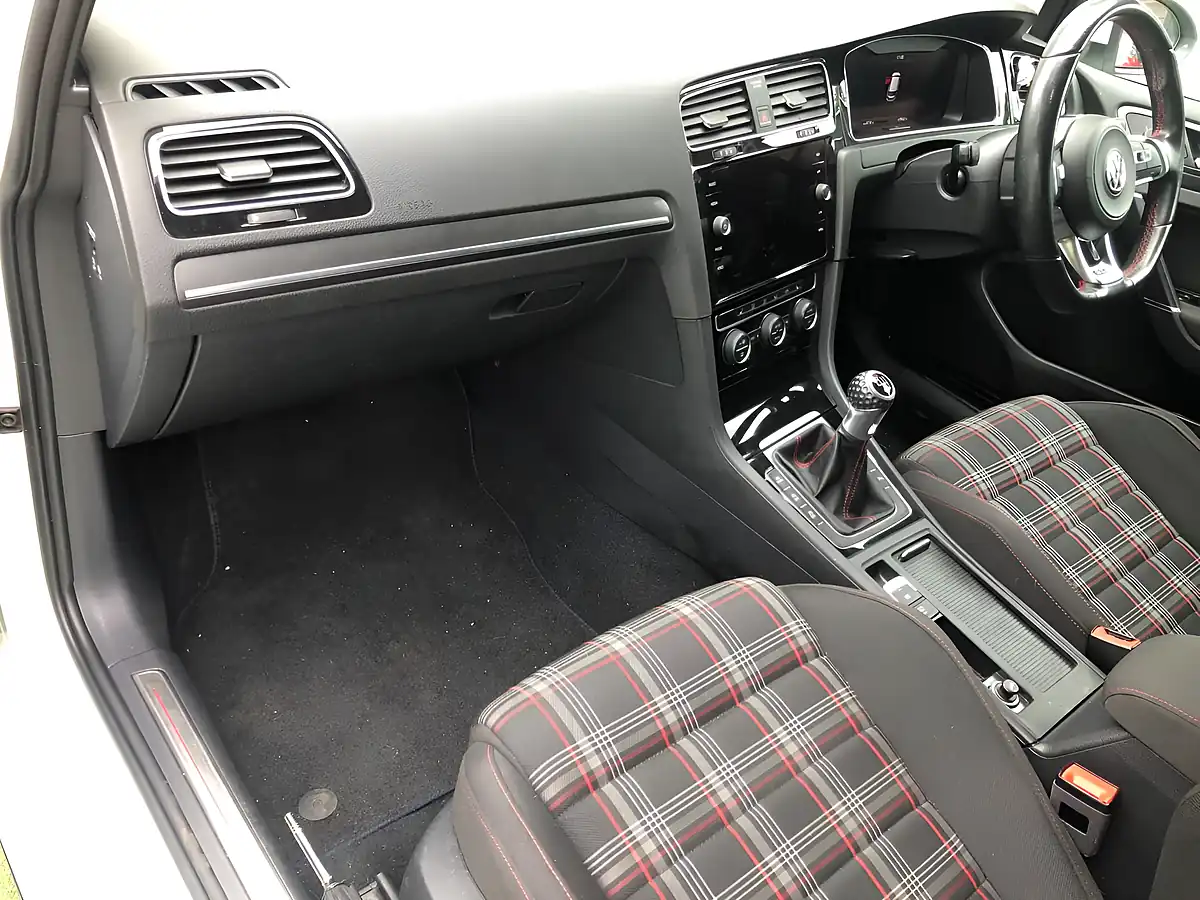 Used 2017 Volkswagen Golf GTI White - Interior and Exterior details 7