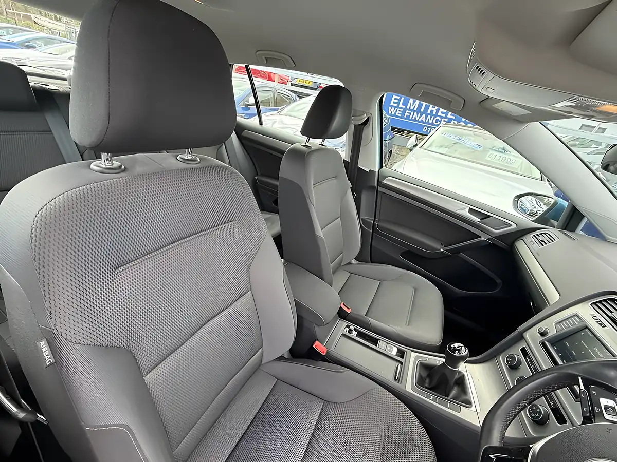 Used 2017 Volkswagen Golf Match Edition Blue - Interior and Exterior details 14