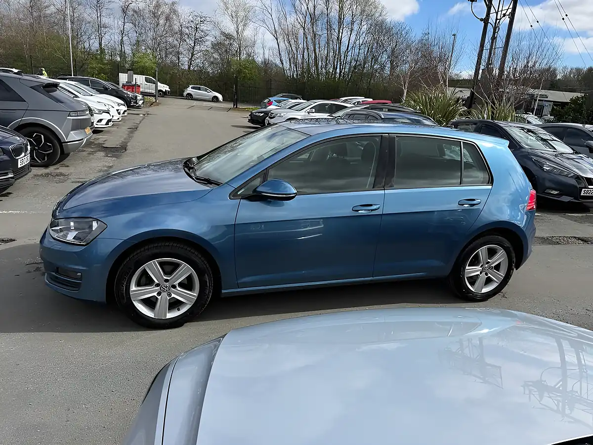 Used 2017 Volkswagen Golf Match Edition Blue - Interior and Exterior details 19