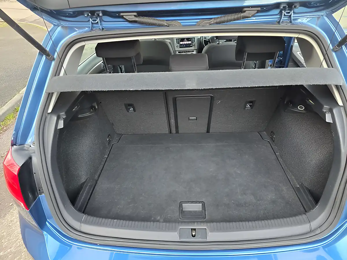 Used 2017 Volkswagen Golf Match Edition Bright Blue Metallic - Interior and Exterior details 19