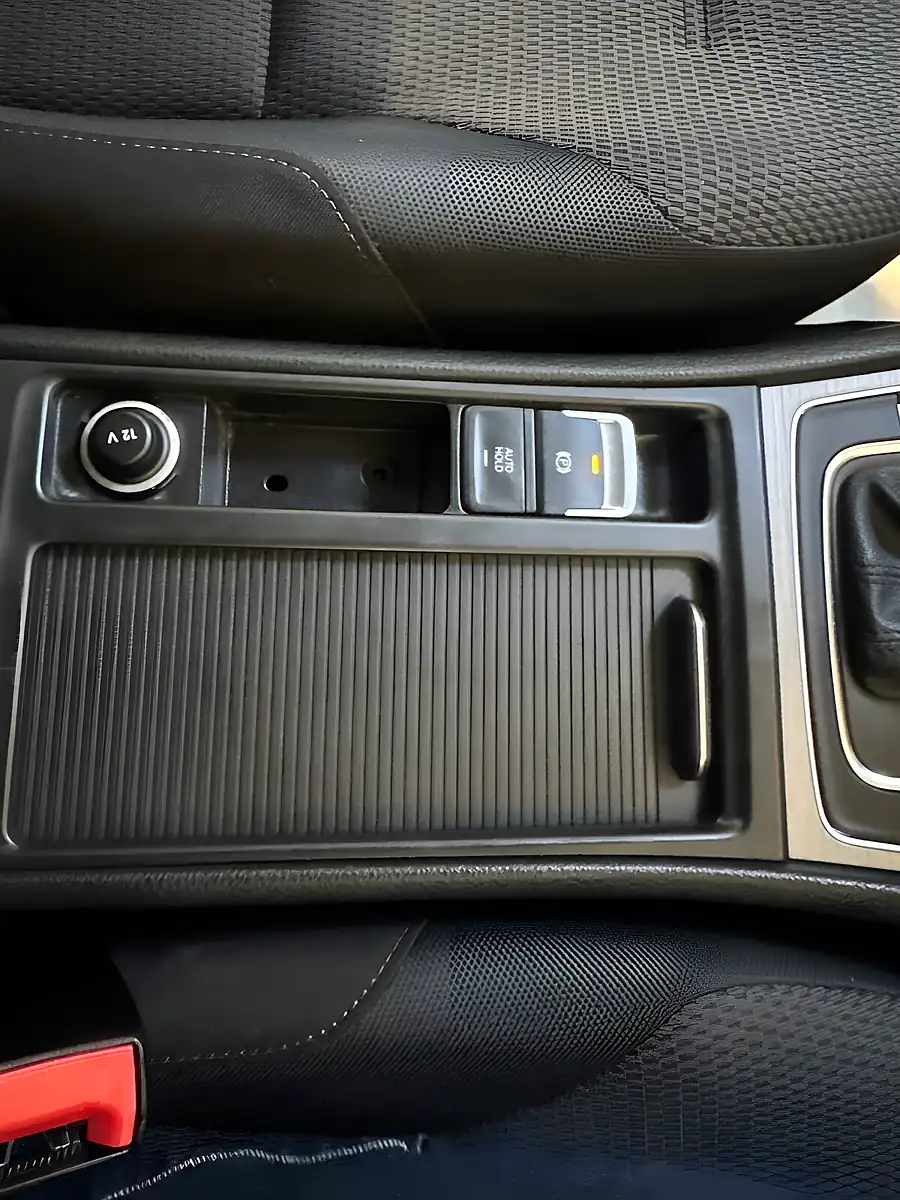 Used 2017 Volkswagen Golf Match Edition White - Interior and Exterior details 17