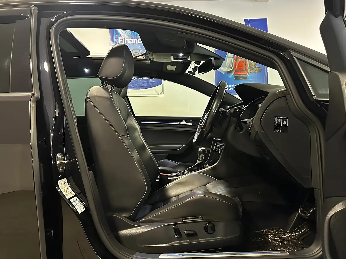 Used 2017 Volkswagen Golf R Black - Interior and Exterior details 5