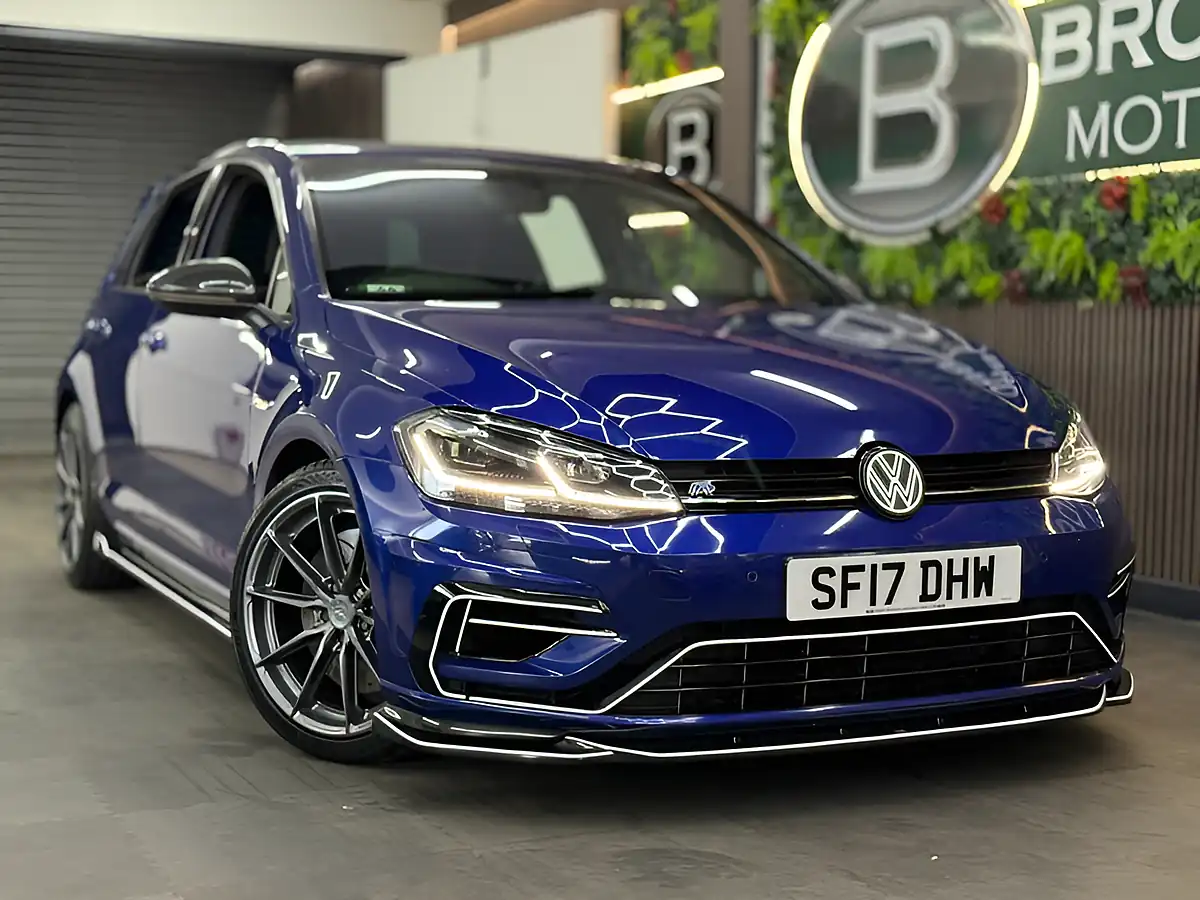 Used 2017 Volkswagen Golf R Blue - Front View