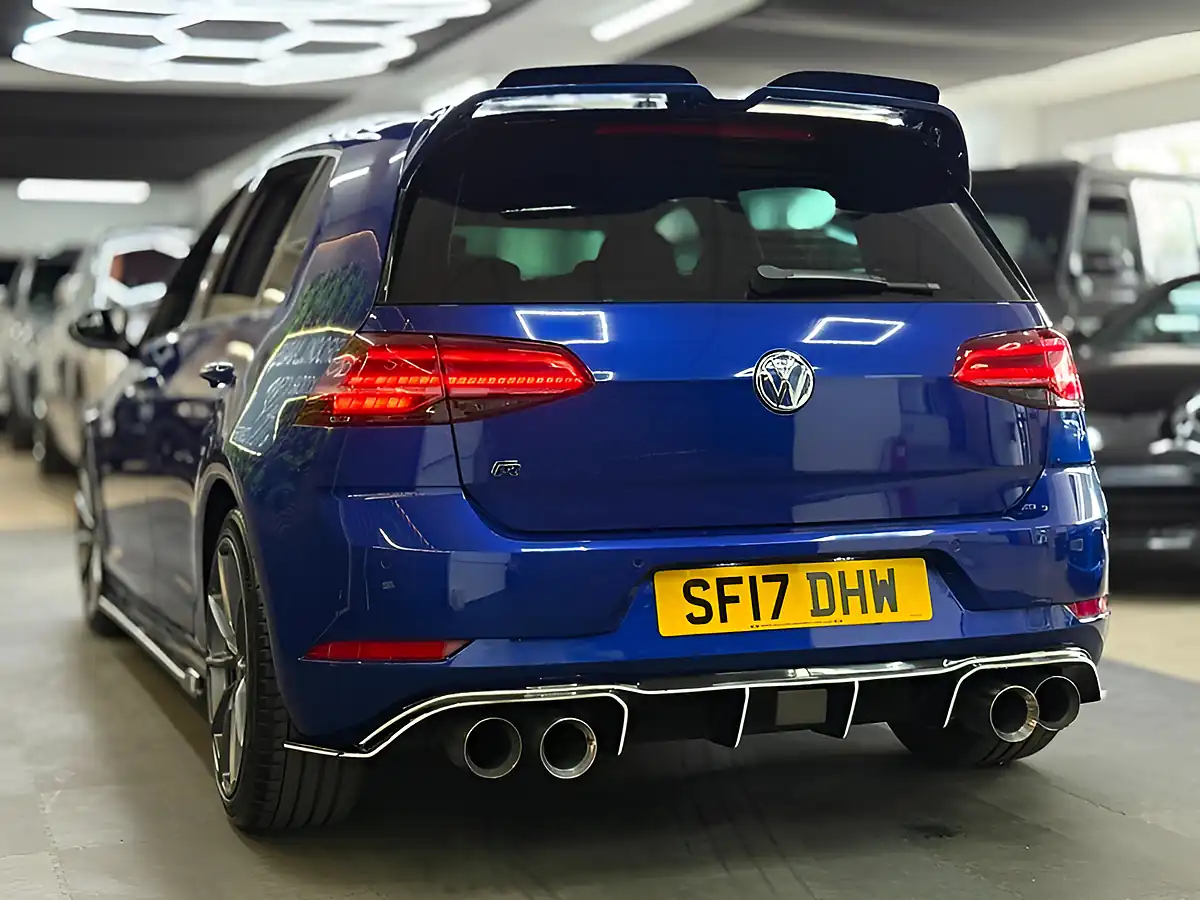 Used 2017 Volkswagen Golf R Blue - Interior and Exterior details 10