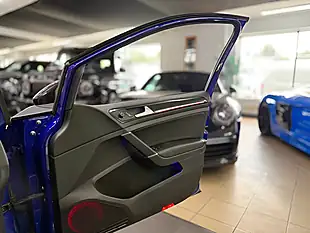 Used 2017 Volkswagen Golf R Blue - Interior and Exterior details 13