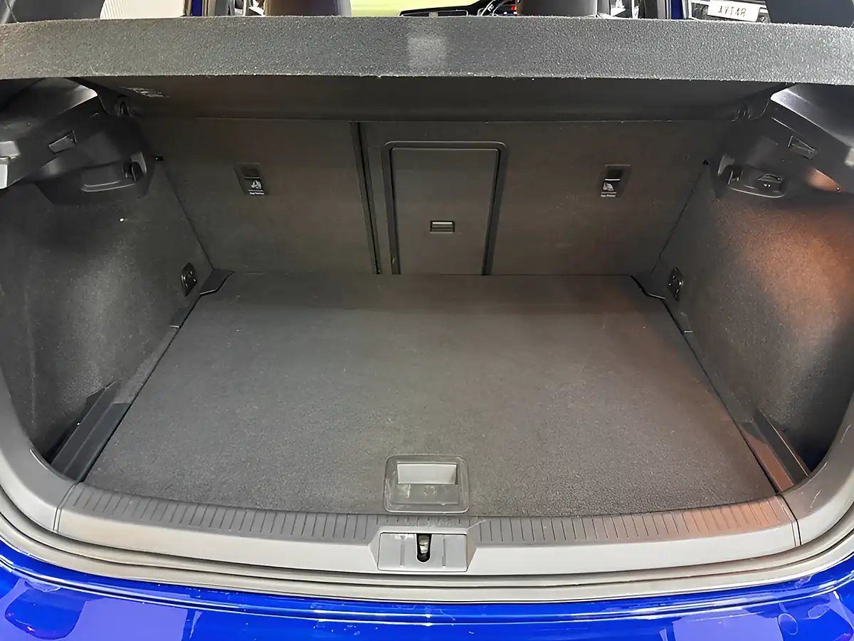 Used 2017 Volkswagen Golf R Blue - Interior and Exterior details 20