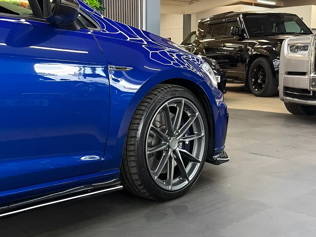 Used 2017 Volkswagen Golf R Blue - Interior and Exterior details 8