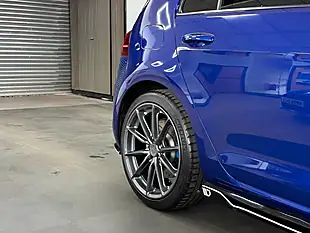 Used 2017 Volkswagen Golf R Blue - Interior and Exterior details 9