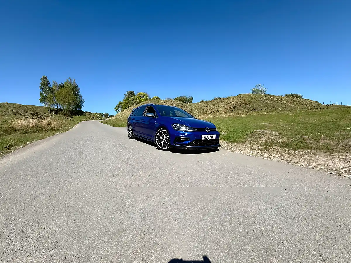 Used 2017 Volkswagen Golf R Blue - Interior and Exterior details 10