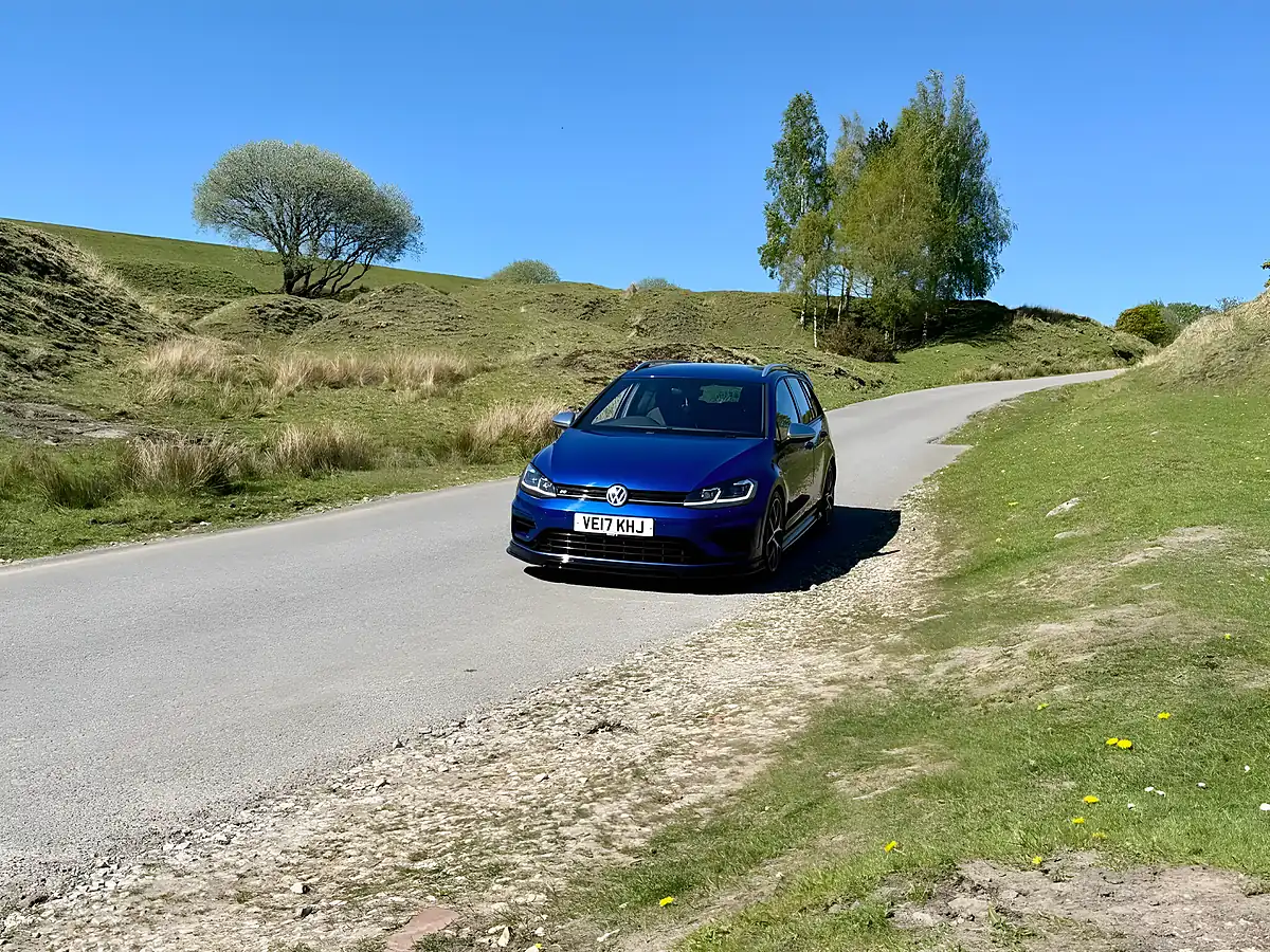 Used 2017 Volkswagen Golf R Blue - Interior and Exterior details 14