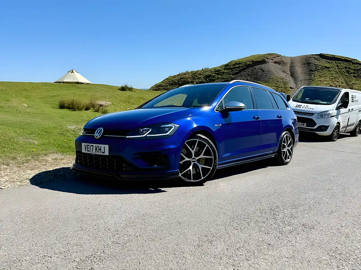 Used 2017 Volkswagen Golf R Blue - Interior and Exterior details 15
