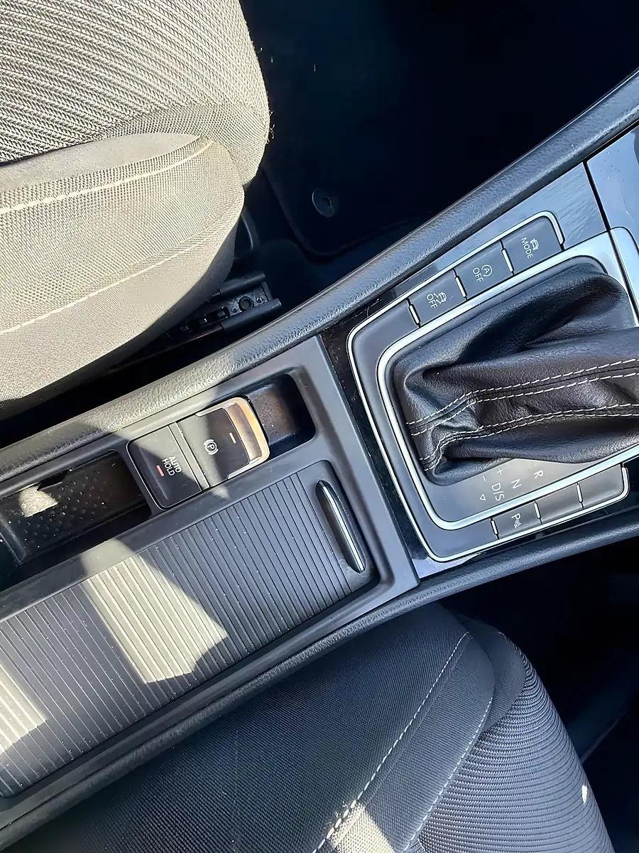 Used 2017 Volkswagen Golf R Blue - Interior and Exterior details 19