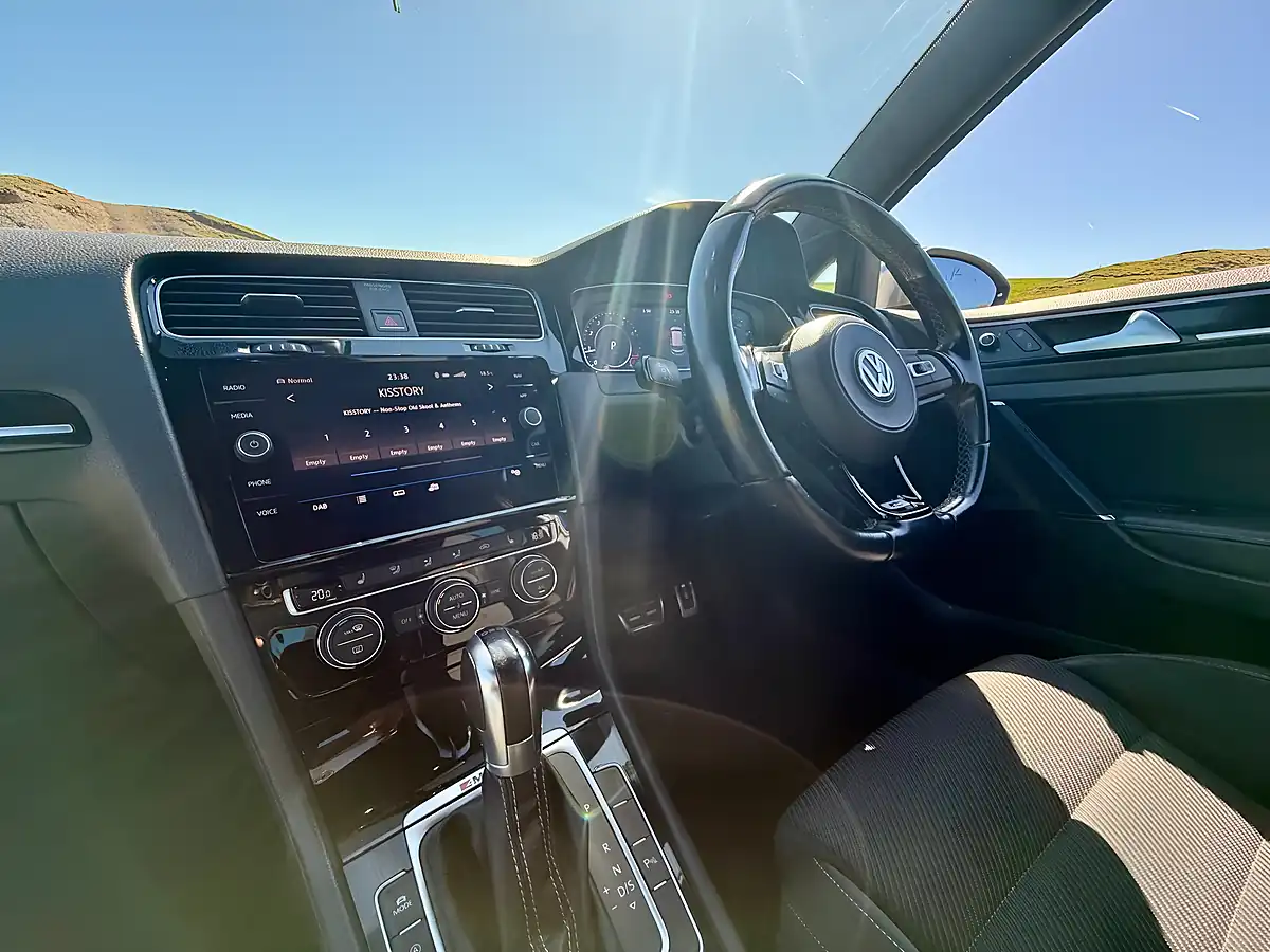 Used 2017 Volkswagen Golf R Blue - Interior and Exterior details 20