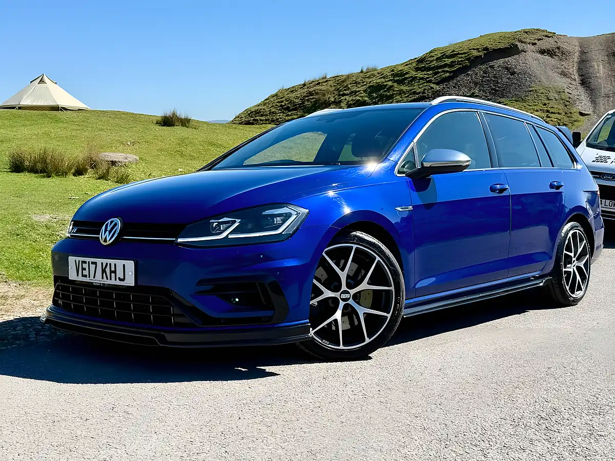 Used 2017 Volkswagen Golf R Blue - Interior and Exterior details 4