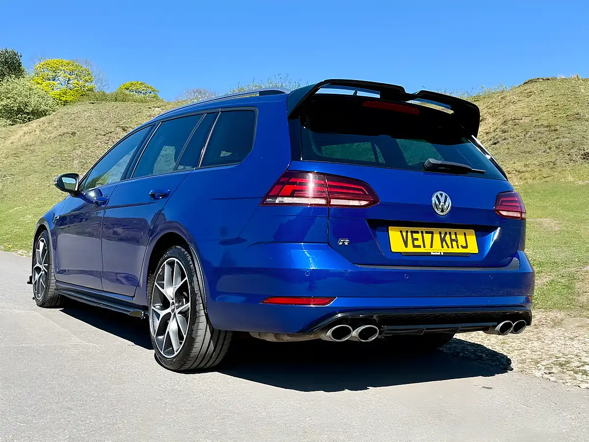 Used 2017 Volkswagen Golf R Blue - Interior and Exterior details 8