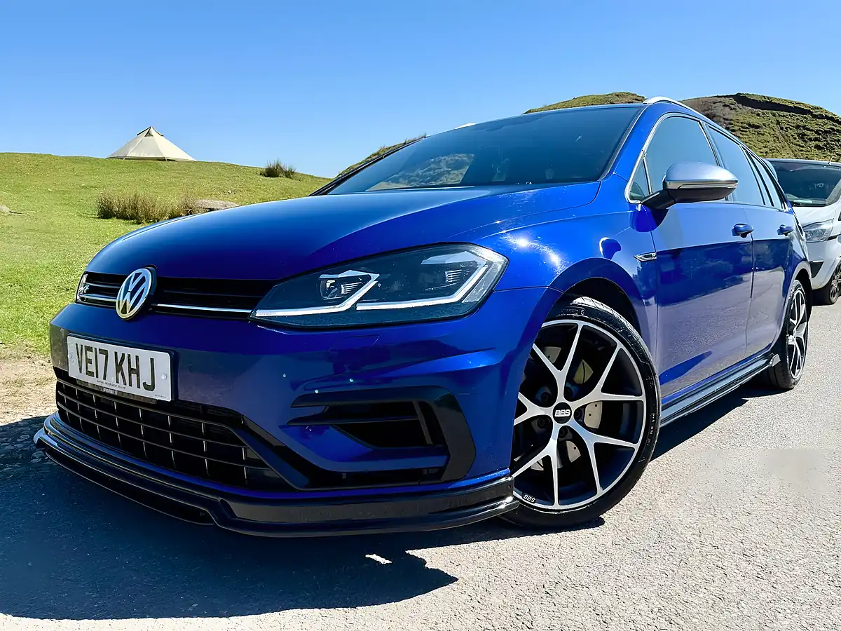 Used 2017 Volkswagen Golf R Blue - Interior and Exterior details 9