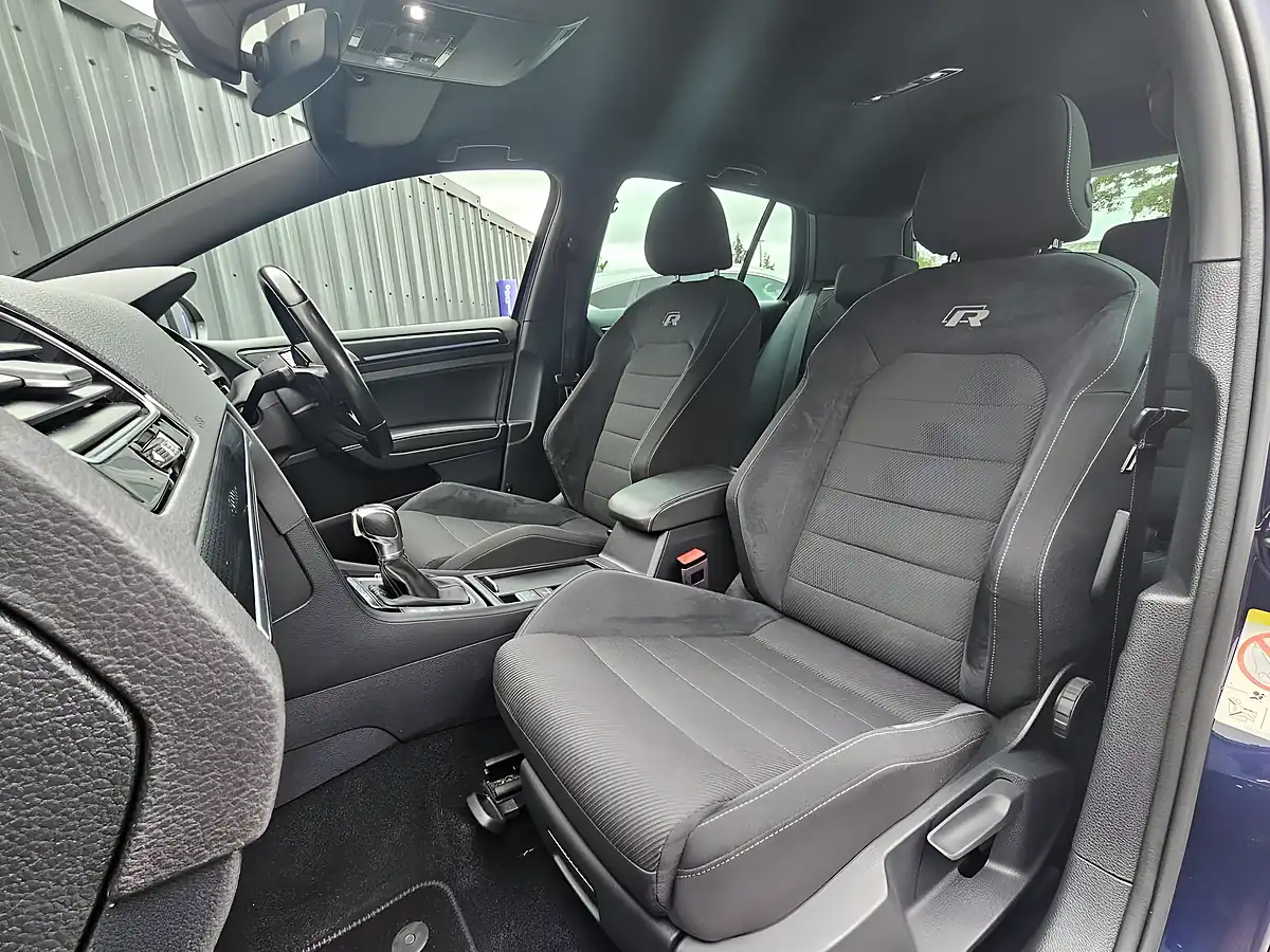 Used 2017 Volkswagen Golf R Blue - Interior and Exterior details 11