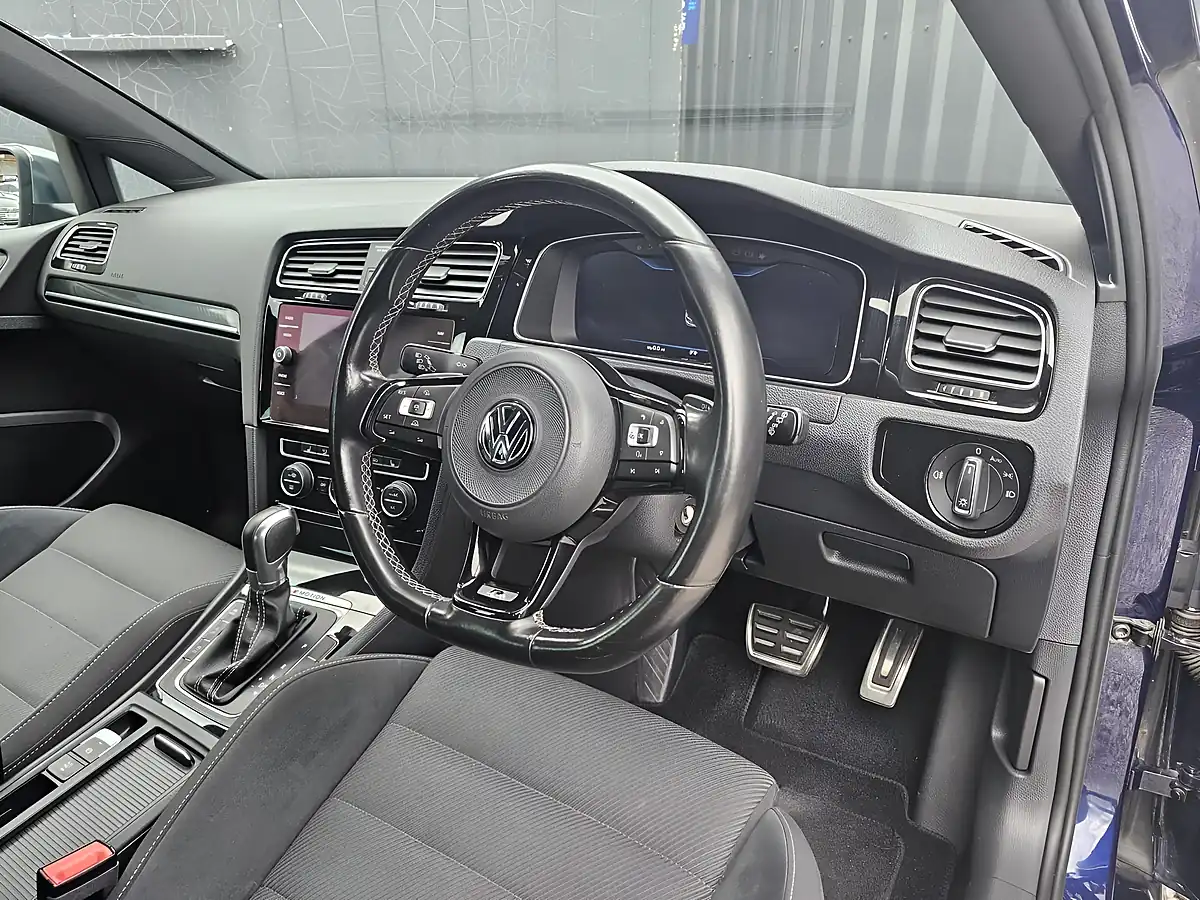Used 2017 Volkswagen Golf R Blue - Interior and Exterior details 12
