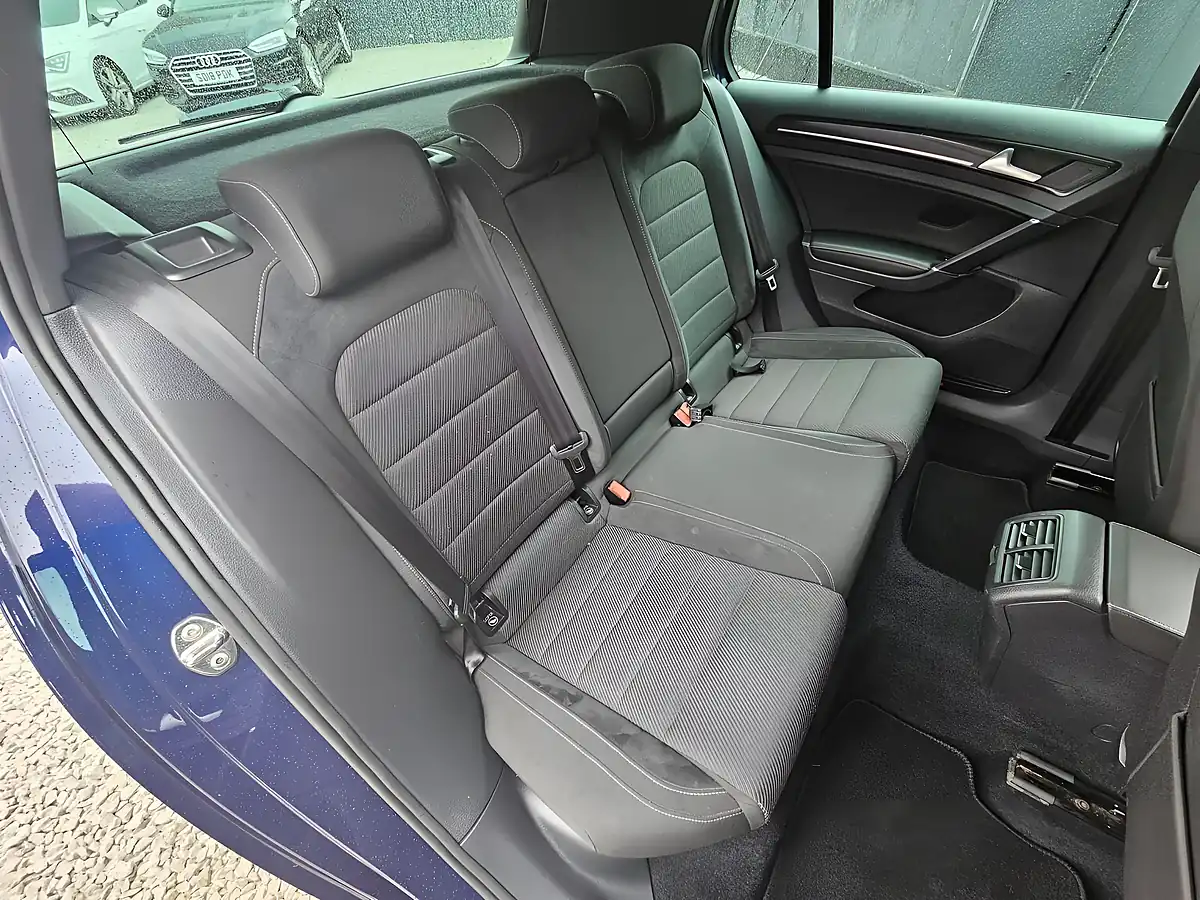 Used 2017 Volkswagen Golf R Blue - Interior and Exterior details 13