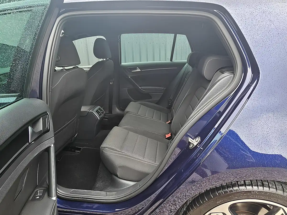 Used 2017 Volkswagen Golf R Blue - Interior and Exterior details 14