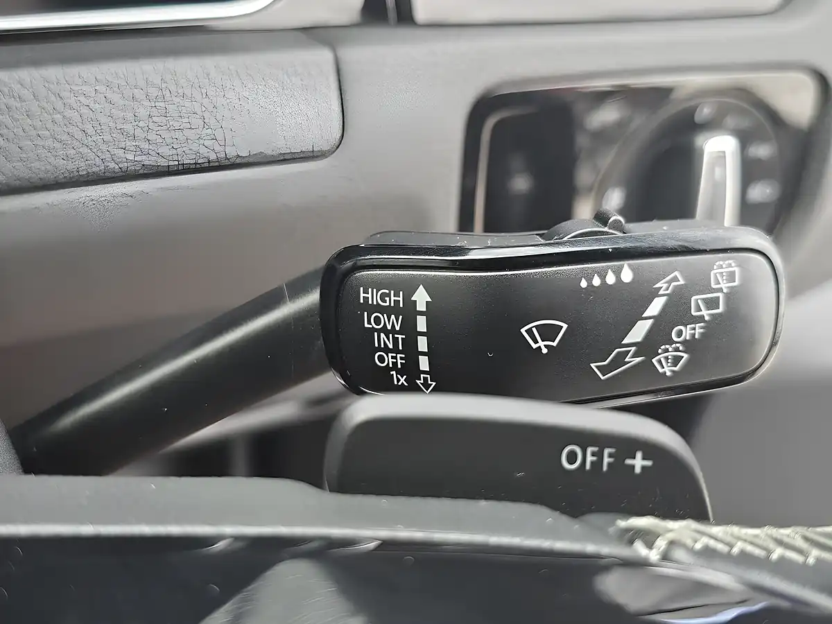 Used 2017 Volkswagen Golf R Blue - Interior and Exterior details 16