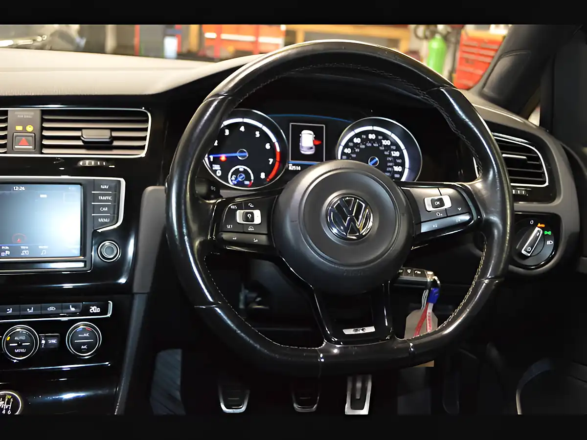 Used 2017 Volkswagen Golf R Blue - Interior and Exterior details 11
