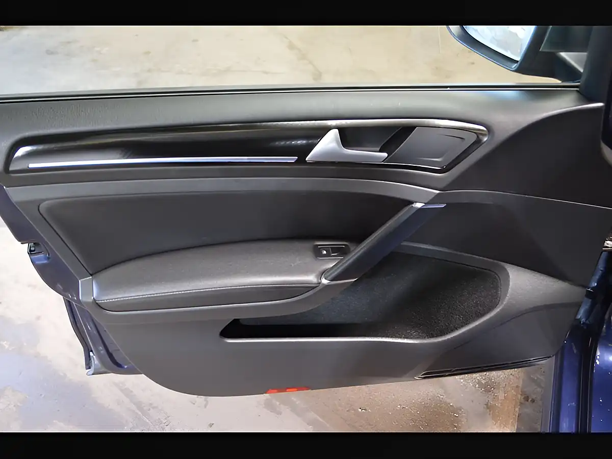 Used 2017 Volkswagen Golf R Blue - Interior and Exterior details 12