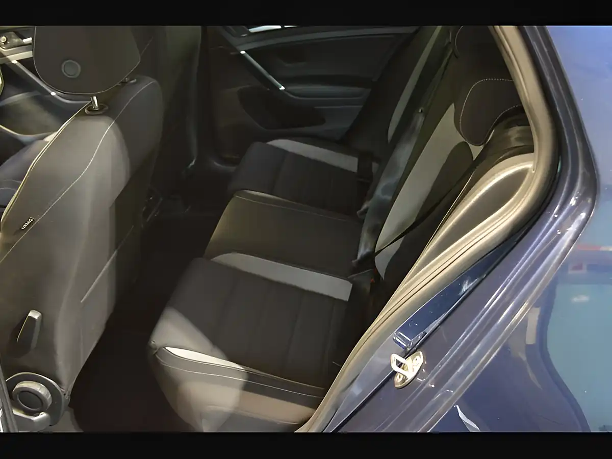 Used 2017 Volkswagen Golf R Blue - Interior and Exterior details 13