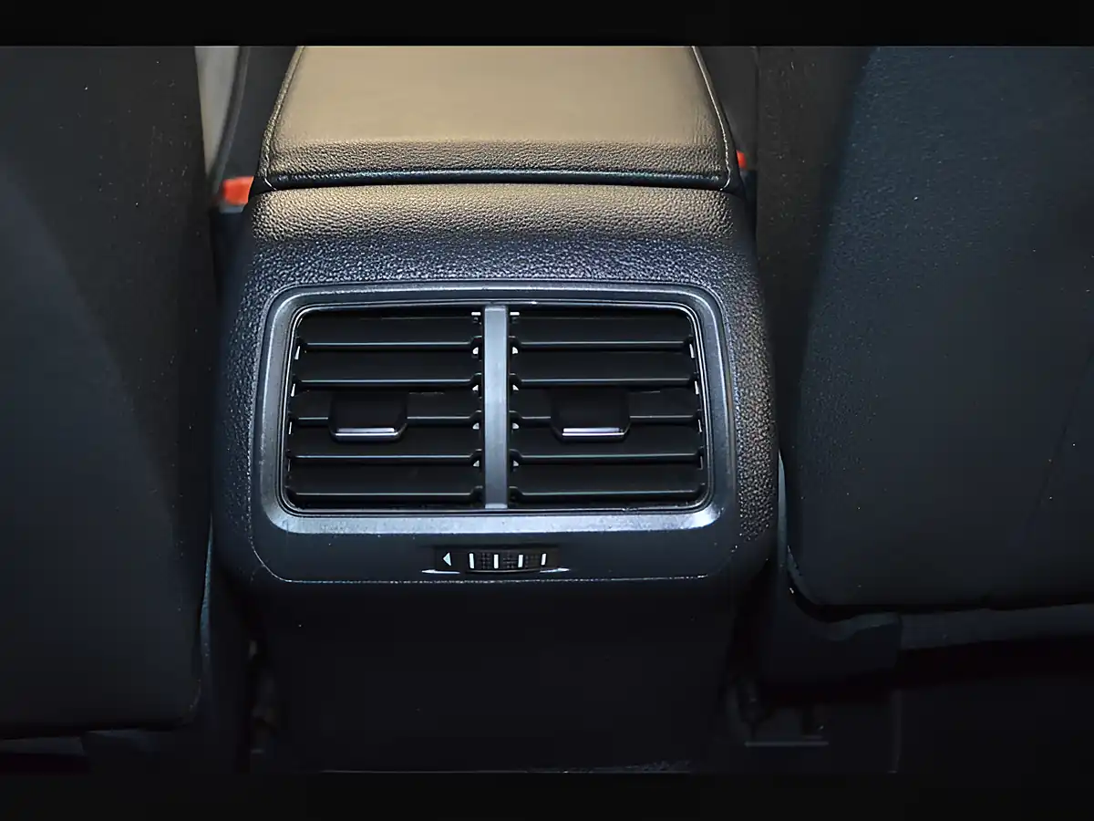 Used 2017 Volkswagen Golf R Blue - Interior and Exterior details 15
