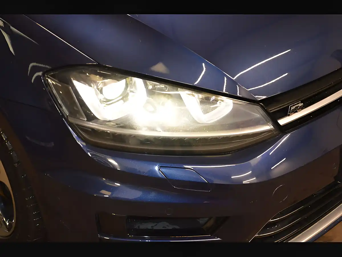 Used 2017 Volkswagen Golf R Blue - Interior and Exterior details 19