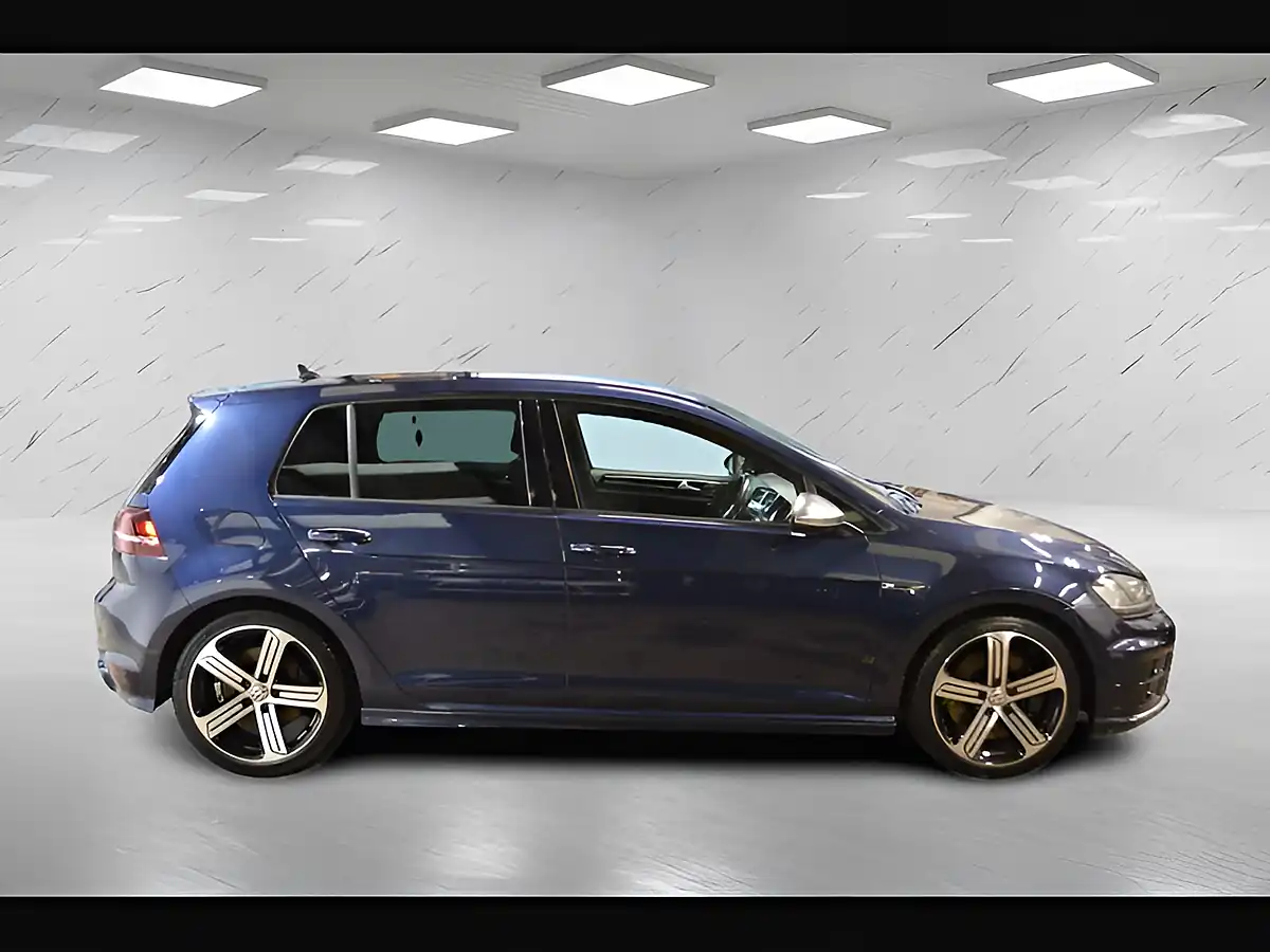 Used 2017 Volkswagen Golf R Blue - Interior and Exterior details 9